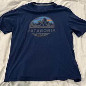 Men’s navy Patagonia tee